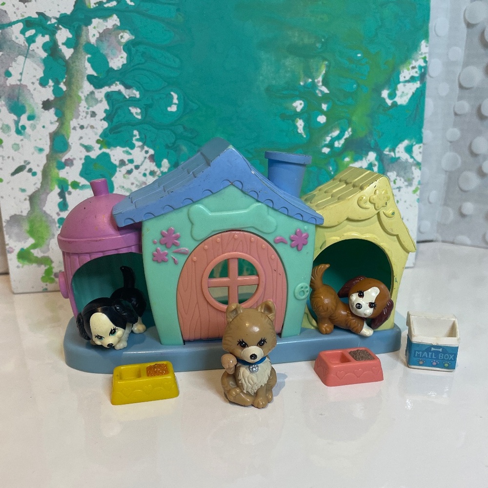 Littlest Pet Shop Playful Puppies Playset with 90s pets